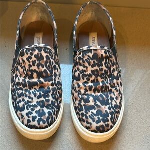 Steve Madden Black and Tan Slip-On Sneakers